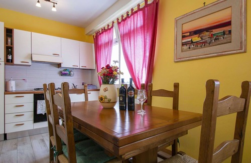 Marliana Apartamento | Bonito apartamento con piscina, WIFI, TV, terraza, mascotas permitida y aparcamiento