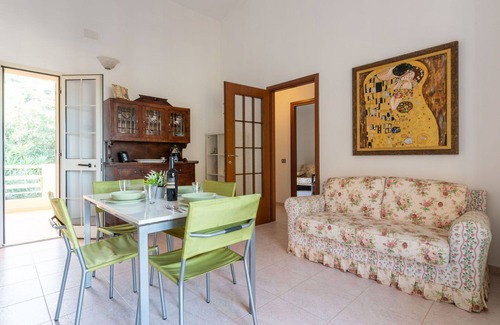 Muravera Apartamento | Hermoso apartamento para 6 personas con jacuzzi, A/C, TV, balcón, vista panorámica y aparcamiento