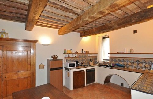 Umbertide Apartamento | Bonito apartamento para 4 personas con piscina, A/C, WIFI, TV, vista panorámica y aparcamiento