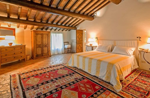 Umbertide Apartamento | Bonito apartamento para 4 personas con piscina, A/C, WIFI, TV, vista panorámica y aparcamiento