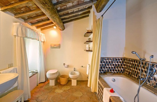Umbertide Apartamento | Bonito apartamento para 4 personas con piscina, A/C, WIFI, TV, vista panorámica y aparcamiento