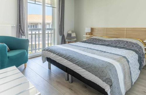 La Teste-de-Buch Apartamento | Lovely apartment for 4 people with pool, WIFI, TV, terrace and parking
