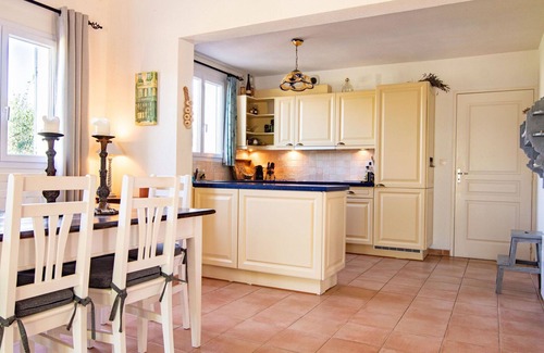 Nans-les-Pins Apartamento | Bonito apartamento para 8 personas con piscina privada, WIFI, TV, terraza y mascotas permitida