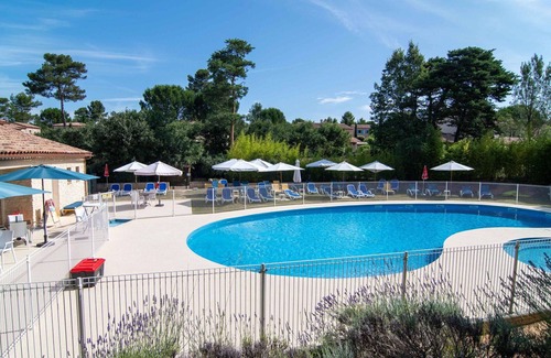 Nans-les-Pins Apartamento | Bonito apartamento para 8 personas con piscina privada, WIFI, TV, terraza y mascotas permitida