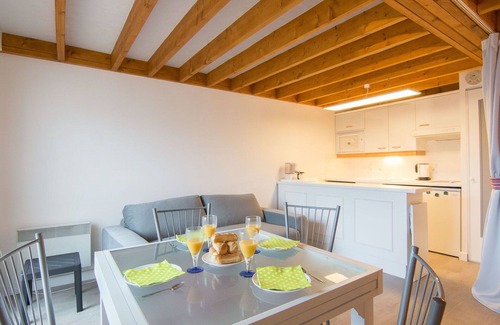 Morbihan Apartamento | Hermoso apartamento para 4 personas con piscina, WIFI, TV, balcón y aparcamiento
