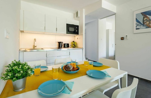 Balatonszemes Apartamento | Acogedor apartamento para 6 personas con piscina, A/C, WIFI, TV, terraza y mascotas permitida