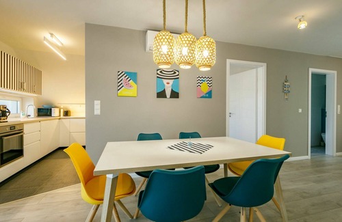 Balatonszarszo Apartamento | Precioso apartamento para 7 personas con WIFI, A/C, TV, terraza y aparcamiento