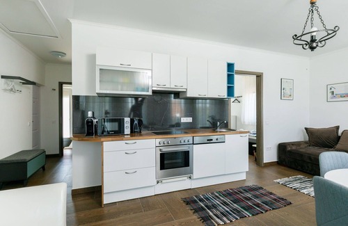 Balatonszarszo Apartamento | Bonito apartamento para 5 personas con WIFI, A/C, TV y balcón