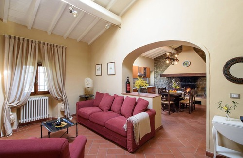 Pontassieve Casa | Hermoso apartamento en villa con WIFI, piscina, A/C, TV, patio, vista panorámica y aparcamiento