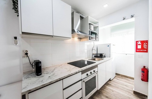 Timon Apartamento | Lovely apartment in Barajas by beBalmy