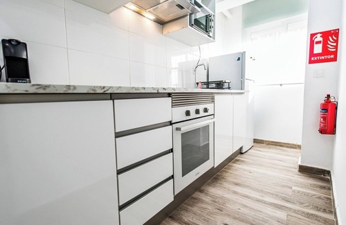 Timon Apartamento | Lovely apartment in Barajas by beBalmy