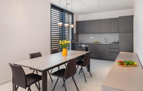 Municipality of Murter Apartamento | Lovely Apartment In Betina With Wifi