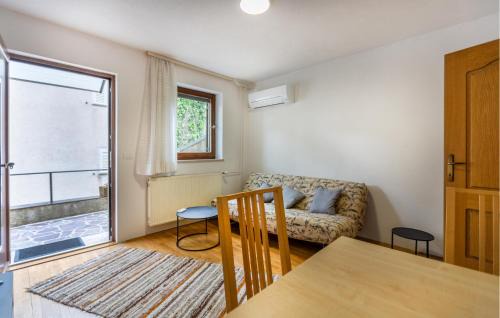 Dekani Apartamento | Lovely Apartment In Dekani With Wifi