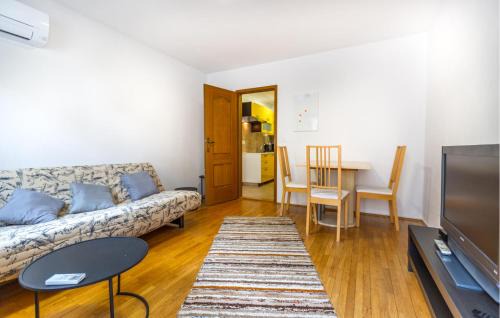 Dekani Apartamento | Lovely Apartment In Dekani With Wifi