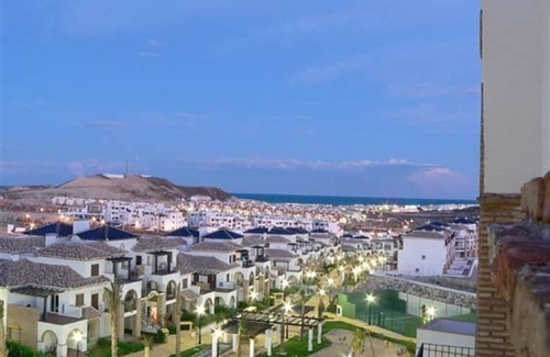 Vera Apartamento | Precioso apartamento en Vera Playa con piscinas interiores y exteriores compartidas, Wi-Fi y A/C