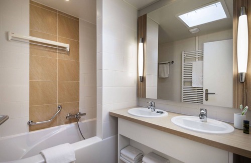 Pullay Casa | Precioso apartamento en villa para 6 personas con jacuzzi, WIFI, piscina, TV, terraza y aparcamiento