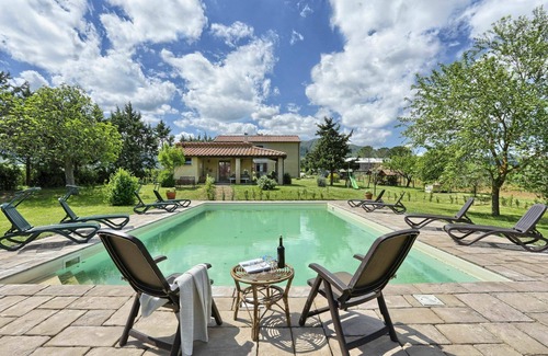 Pomarance Villa | Hermoso apartamento en villa con WIFI, piscina, TV, terraza, vista panorámica y aparcamiento