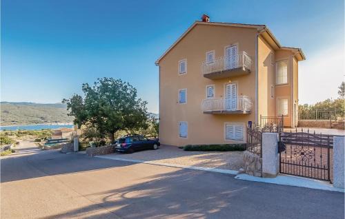Kornic Apartamento | Lovely Apartment In Kornic With Wifi