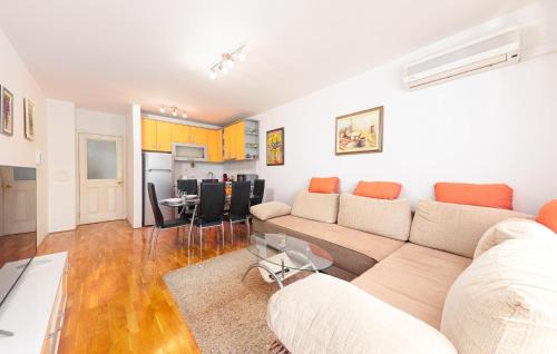 Dugis Apartamento | Lovely Apartment In Makarska With Wifi
