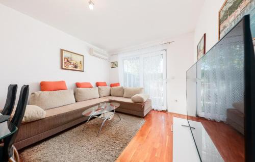 Dugis Apartamento | Lovely Apartment In Makarska With Wifi