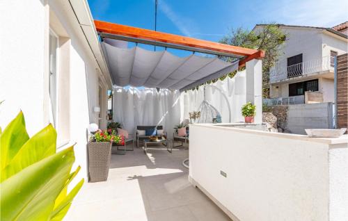 Cove Makarac (Milna) Apartamento | Lovely Apartment In Milna With Wifi