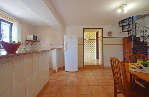 Mem Moniz Casa | Acogedor apartamento en villa con piscina, A/C, WIFI, TV, terraza y vista panorámica