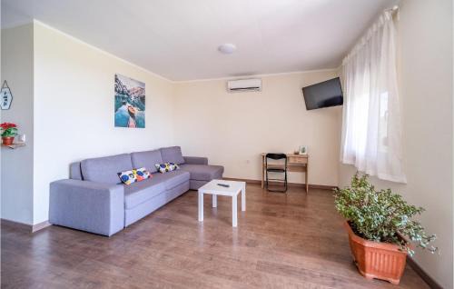 Rakovica Apartamento | Lovely Apartment In Rakovica With Wifi