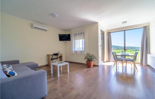 Rakovica Apartamento | Lovely Apartment In Rakovica With Wifi