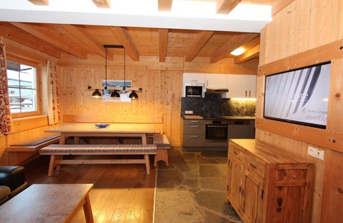 Tux Casa | Precioso apartamento en villa para 9 personas con WIFI, TV y terraza
