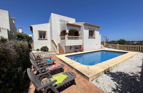 Costa Nova Casa | Acogedor apartamento en villa para 4 personas con piscina privada, A/C, WIFI, TV y terraza