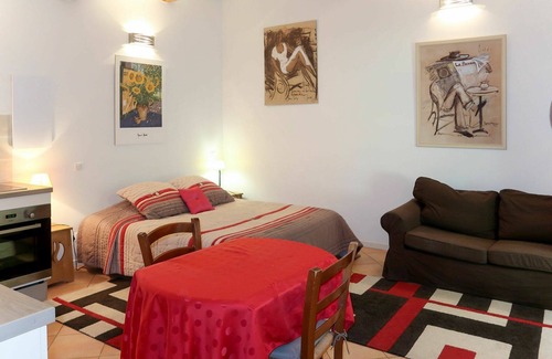 Sigonce Villa | Precioso apartamento en villa con piscina, A/C, WIFI, TV, patio, mascotas permitida y aparcamiento