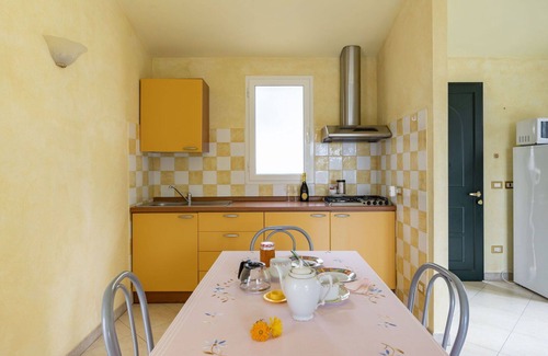 Costa dʼOneglia Villa | Hermoso apartamento en villa para 4 personas con A/C, WIFI, patio, mascotas permitida y aparcamiento