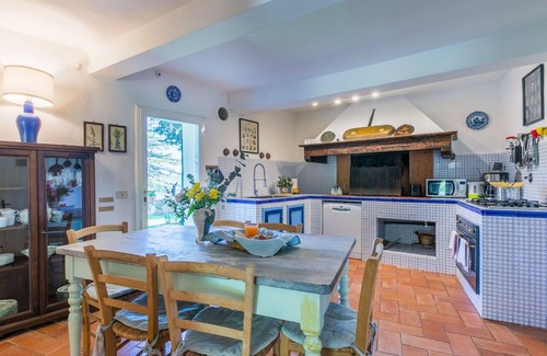 Torsoli Villa | Apartamento en villa con piscina privada, WIFI, TV, terraza, mascotas permitida, aparcamiento