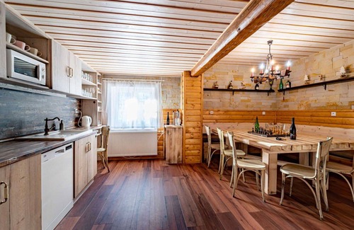 Rokytnice nad Jizerou Villa | Precioso apartamento en villa con WIFI, TV, patio, mascotas permitida y vista panorámica