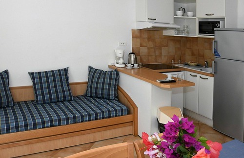 Pineto Casa | Hermoso apartamento en villa con piscina, WIFI, TV, terraza, mascotas permitida y aparcamiento