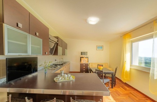 Silvi Villa | Hermoso apartamento en villa para 4 personas con WIFI, piscina, A/C, TV, patio y mascotas permitida