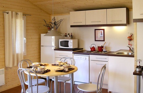 Beynat Casa | Hermoso apartamento en villa con piscina, WIFI, TV, terraza, mascotas permitida y aparcamiento