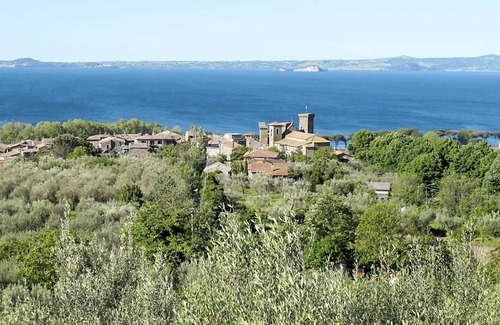 Bolsena Villa | Bonito apartamento en villa para 6 personas con WIFI, piscina, TV, terraza y aparcamiento