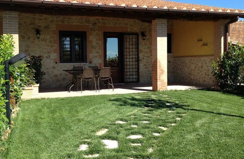Montoro Villa | Acogedor apartamento en villa con piscina, jacuzzi, WIFI, A/C, TV, vista panorámica, aparcamiento