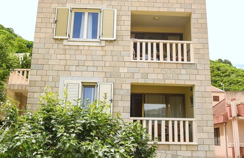 Bijeli do Apartamento | Precioso apartamento cerca del centro de la ciudad con vistas al mar