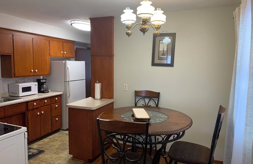 Diamond Lake Apartamento | Lovely apartment on Duplex House in Minneapolis Near Airport & MOA