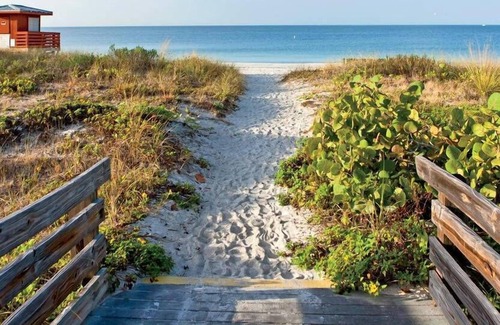 Hallandale Beach Apartamento | Lovely Apartment 10mins From Beach, 2mins to Mall