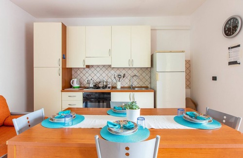 Specchiolla Apartamento | Hermoso apartamento con WIFI, A/C, TV, patio, mascotas permitida, vista panorámica, cerca de Ostuni