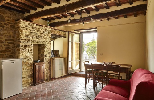 Capolona Apartamento | Bonito apartamento con WIFI, piscina, TV, vista panorámica, aparcamiento, cerca de Arezzo