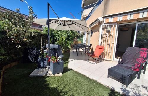 Nice Apartamento | Lovely apartment with private garden and a swimming-pool