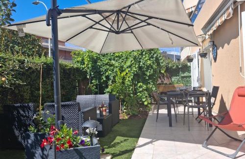 Nice Apartamento | Lovely apartment with private garden and a swimming-pool