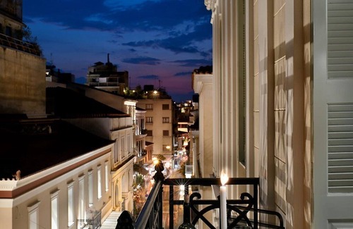 Monastiraki Villa | Lovely Athens Apartment | 1 Bedroom | Apartment Makarov | Furnished Balcony and Terrace | Outdoor Hot Tub | Athinaidos Aside