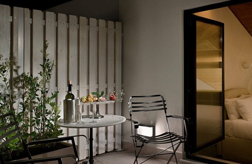 Monastiraki Villa | Lovely Athens Apartment | 1 Bedroom | Apartment Makarov | Furnished Balcony and Terrace | Outdoor Hot Tub | Athinaidos Aside