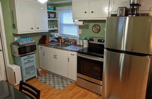 Baiting Hollow Cabaña | Lovely beach cottage with private deck, walk to the beach, vineyards nearby