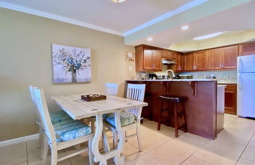 Crescent Beach Condominio | Lovely Beach Front 4th Floor Condo! PW410